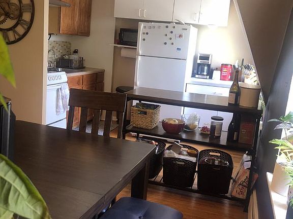 4th image of 437 W Saint James Pl APT 3