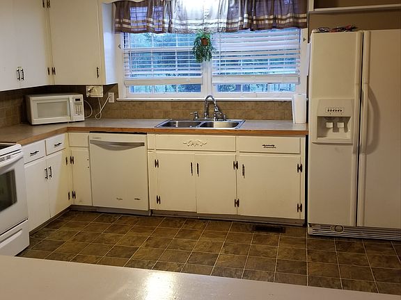 3rd image of 103 N Linda Dr