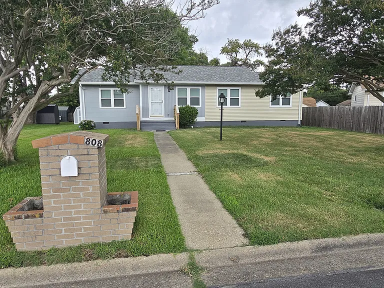 808 Hancock Ave — Photo 1