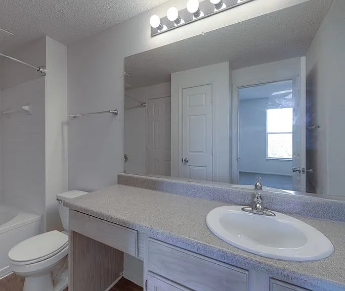 La Crosse Apartments — Photo 53