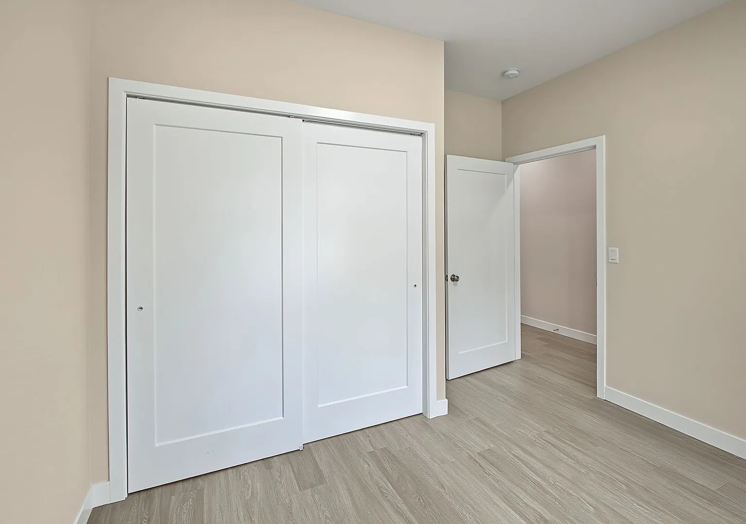Modern Townhomes with Attached Garage-Tuscola — Photo 3