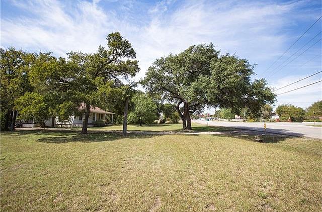 1st image of 2920 Woodall Dr