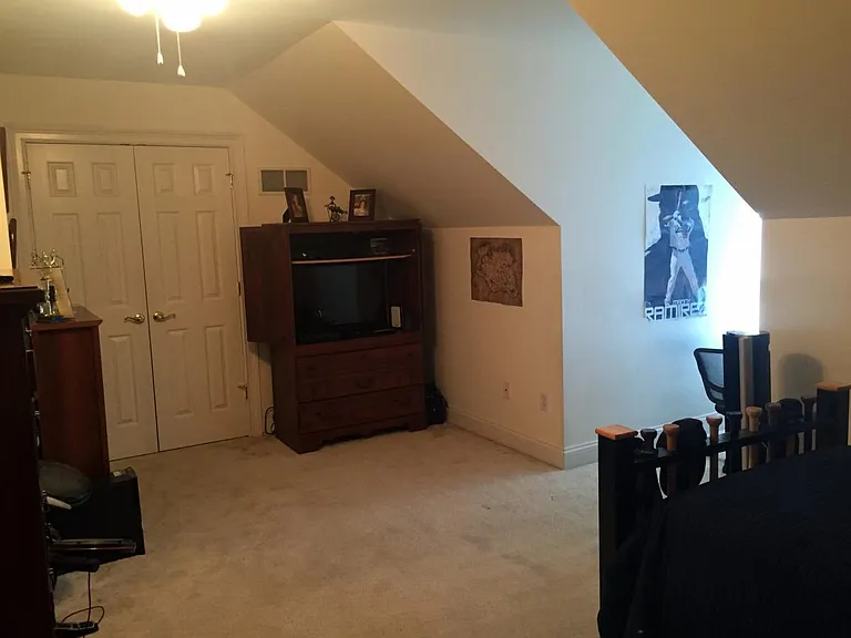 Top Floor Bedroom 3