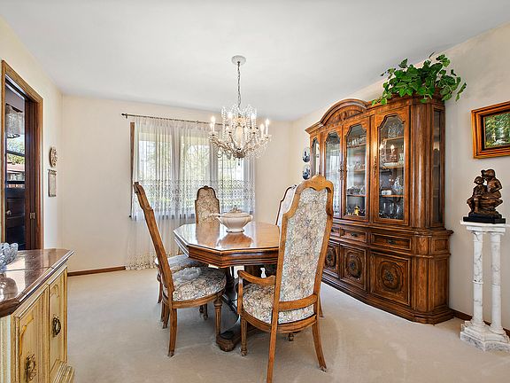 5th image of 41 S Elm Ct