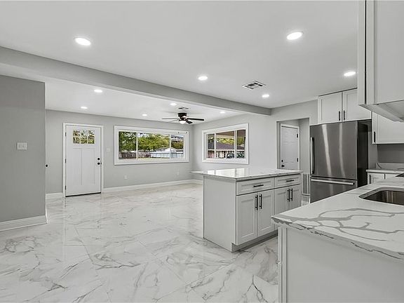 4th image of 929 Wiegand Dr