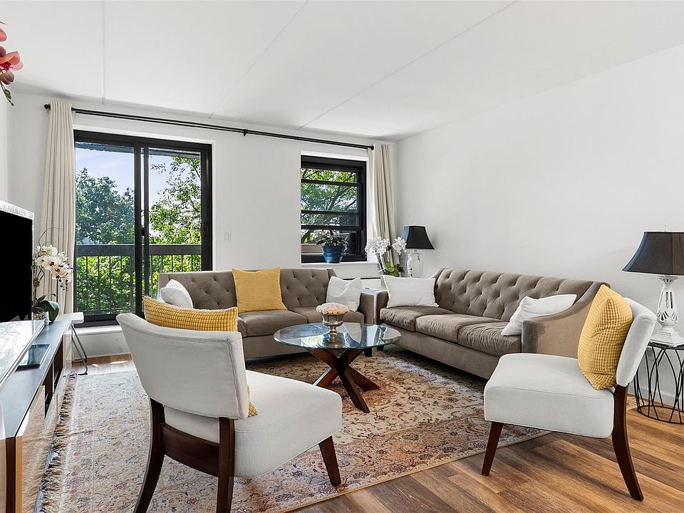 1st image of 1376 Midland Avenue #404