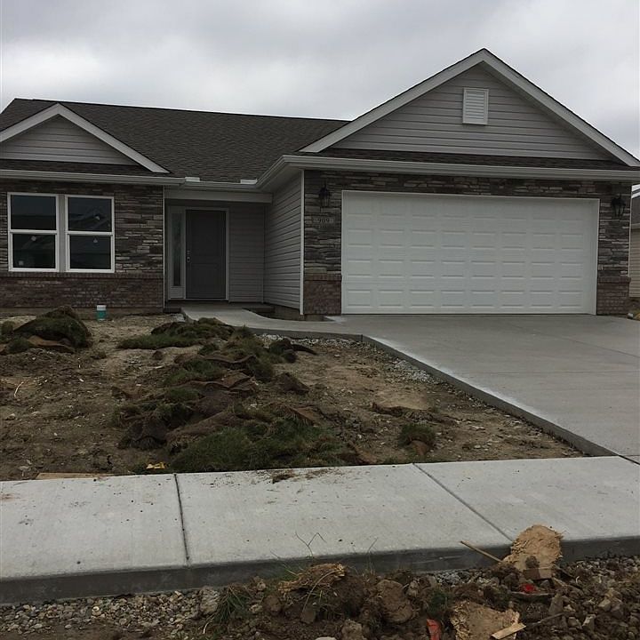 1st image of 909 Farrier Pl
