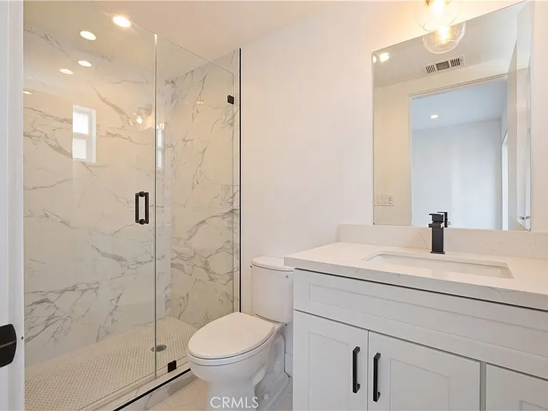 21721 Hart St — Photo 17