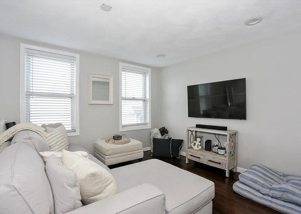 50 Trident Ave #3
