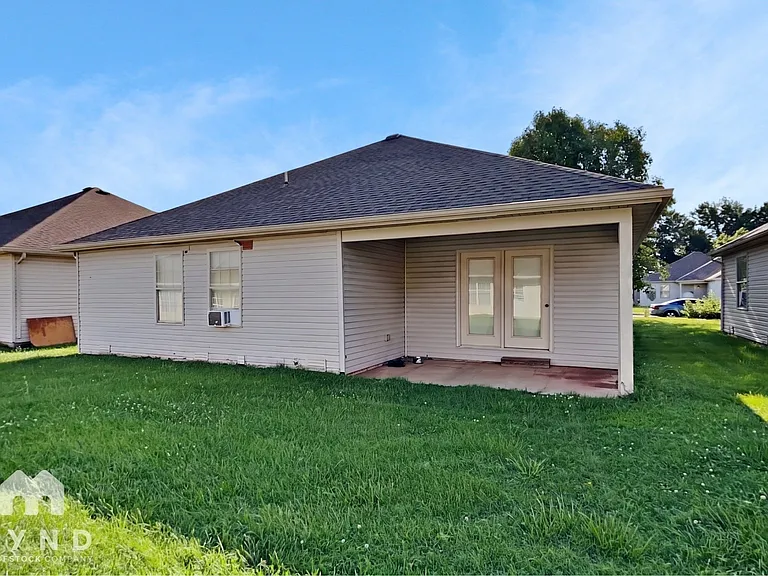 1120 S Clifton Ave — Photo 18