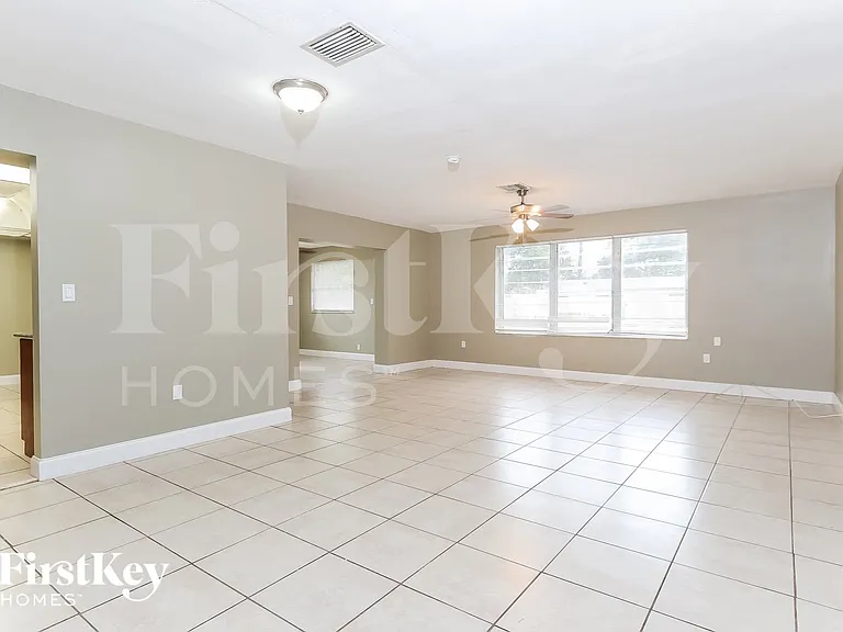 314 NW 49th Ave — Photo 4