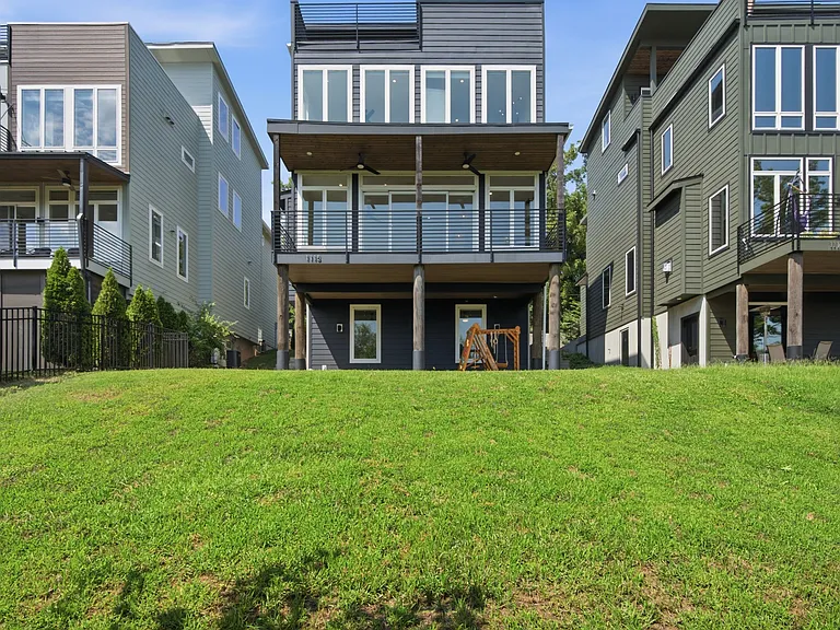 1115 Ozark St — Photo 2