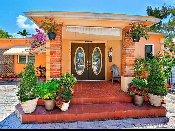 5th image of 8533 Crespi Blvd #House