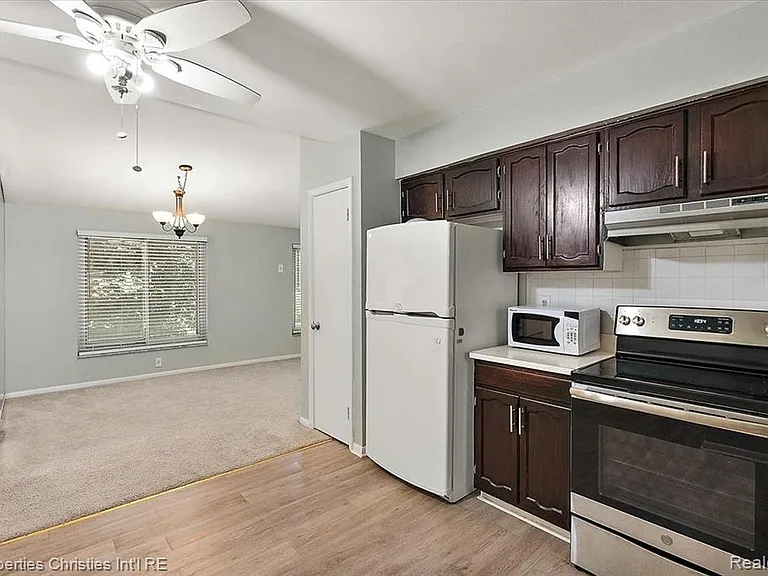 880 N Adams Rd #6 — Photo 11