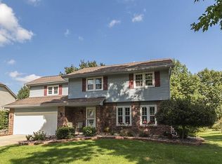 5675 Lakepoint Cir, Johnston, IA 50131