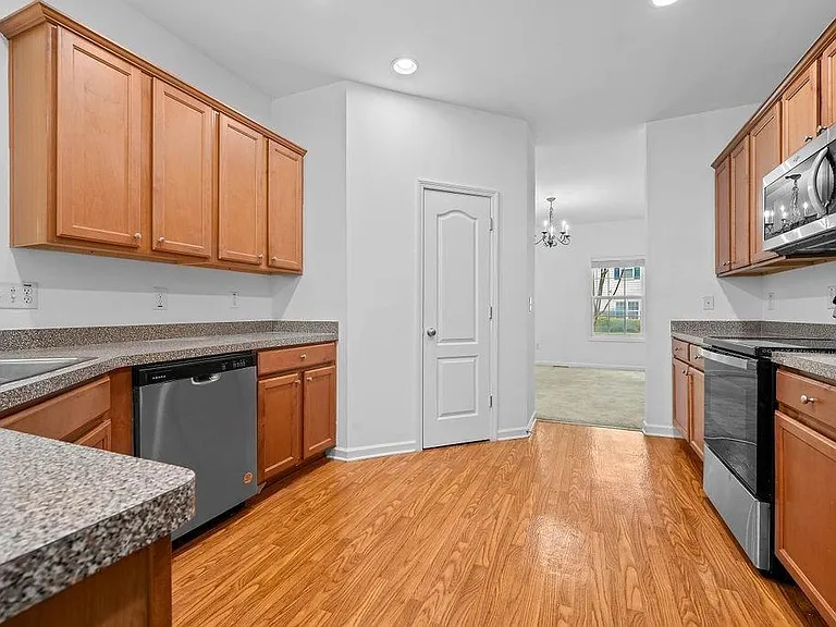 2677 Cedar Dr — Photo 5