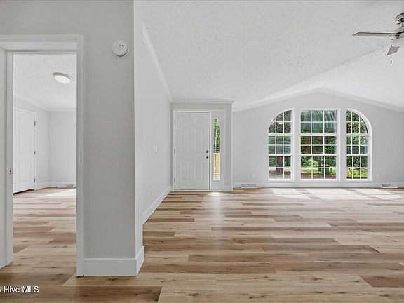 5th image of 1383 Russell Road SW
