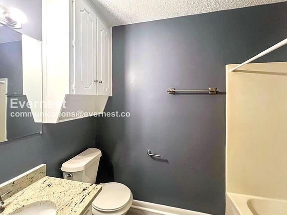 5th image of 300 Bellewood Ln APT B