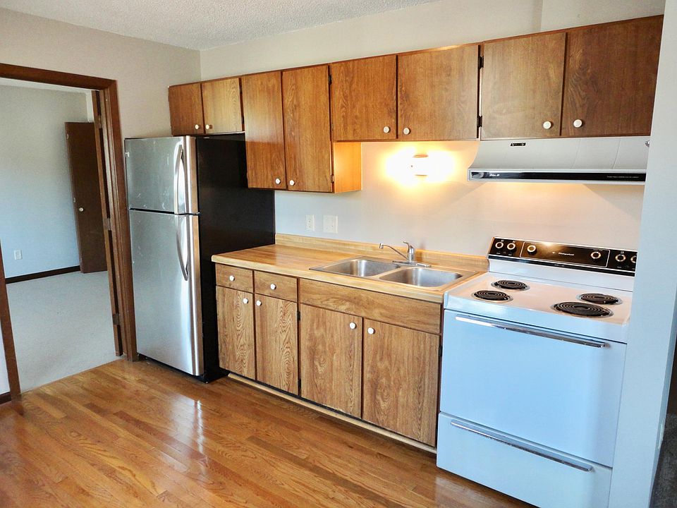Clean and shiny kitchen.