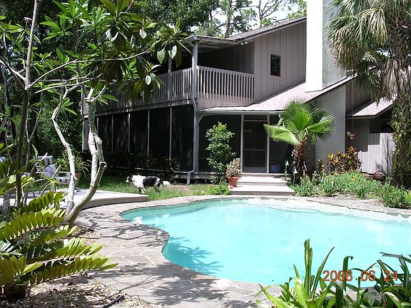 Pool w/slate walkway