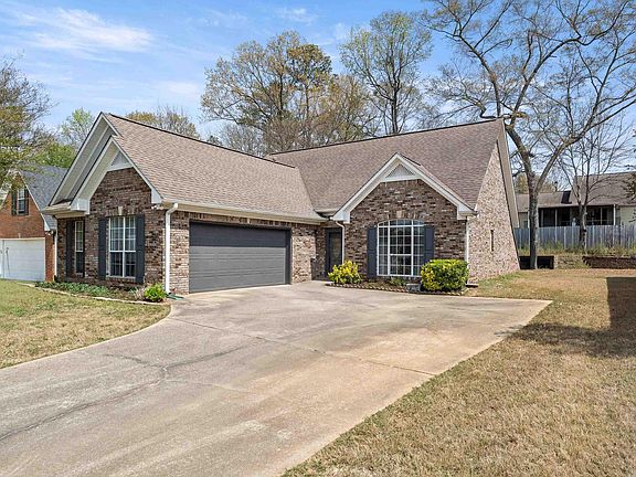 3rd image of 135 Roy Ct