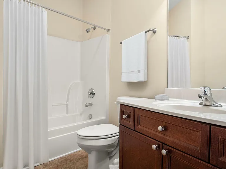 Regent at Lenox Village - Bathroom