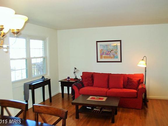 3rd image of 9851 Lakepointe Dr
