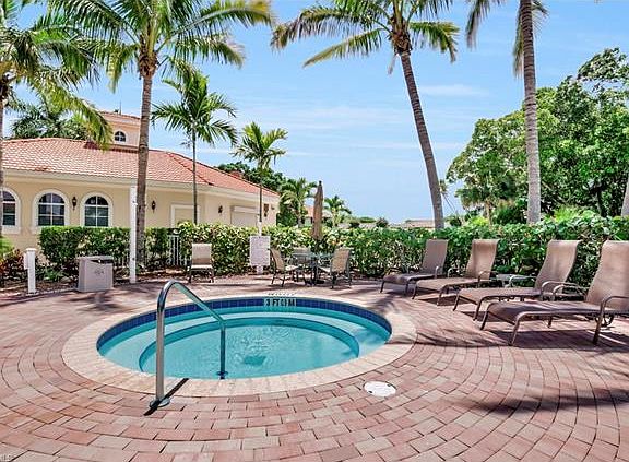 3rd image of 5928 Tarpon Gardens Cir APT 201