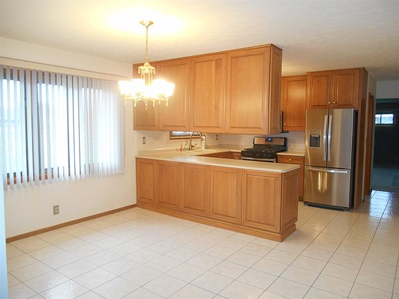 5th image of 25314 Beth Ann Dr