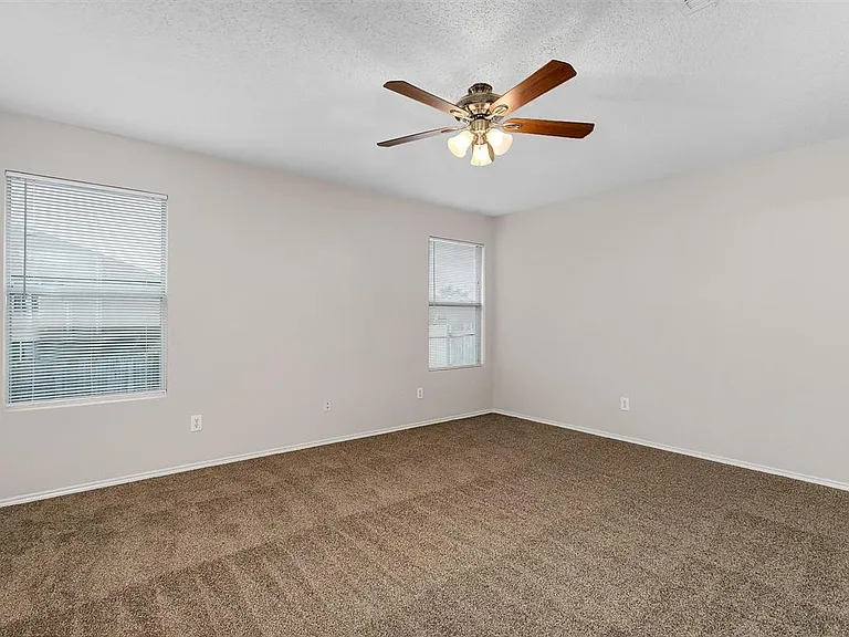 2152 Laughlin Rd — Photo 22