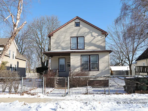 921 S Victory St, Waukegan, IL 60085