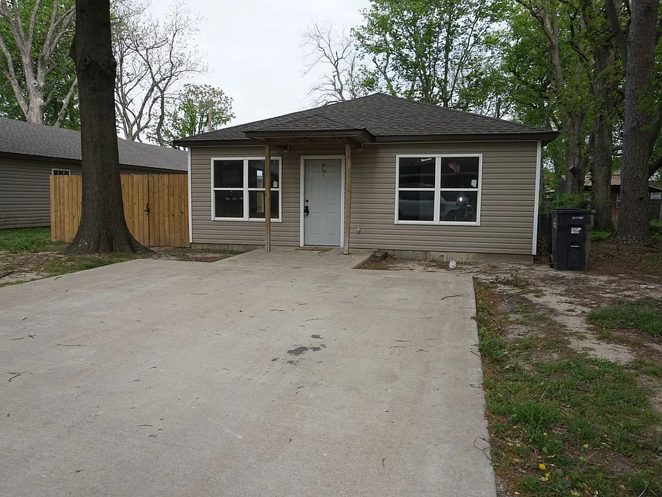 316 NW 3rd St