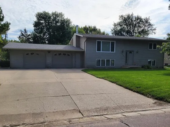 2050 Idaho Ave SE, Huron, SD 57350
