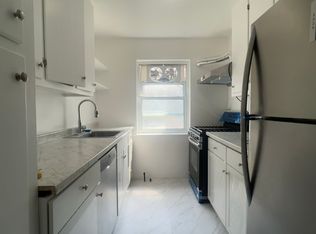 39 Spruce St #2F, Great Neck, NY 11021