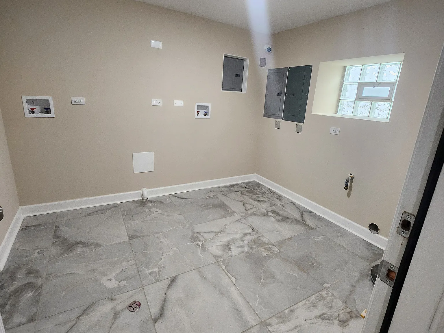 3 bed, $2,300 — Photo 4