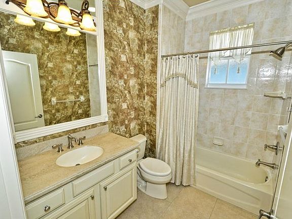 4th image of 8260 Lake James Dr