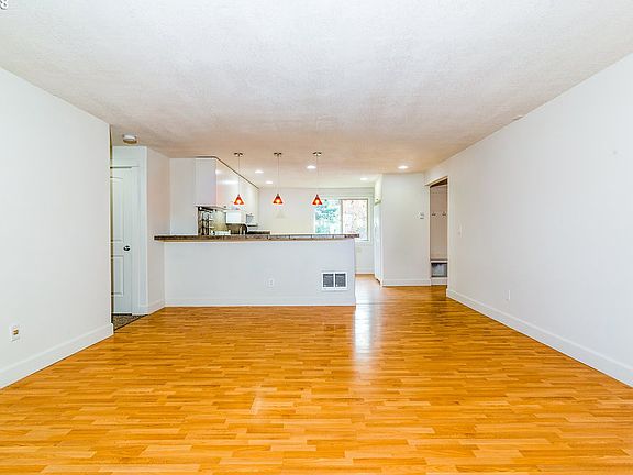 2nd image of 15609 NE Perrault Dr