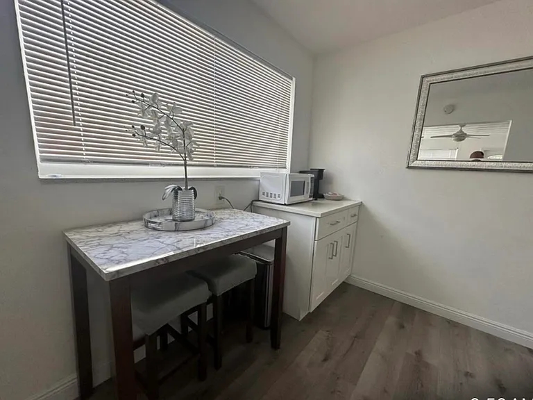 116 SE 9th Ct #1-2 — Photo 3