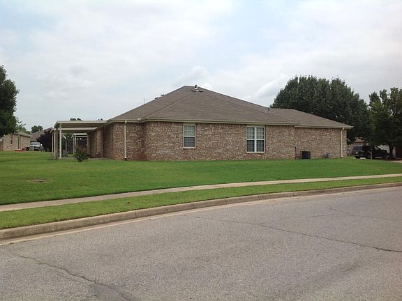 2nd image of 1220 W Jackson Ct