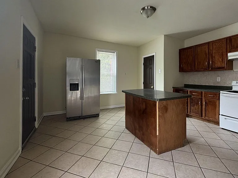 461 E Haines St — Photo 3