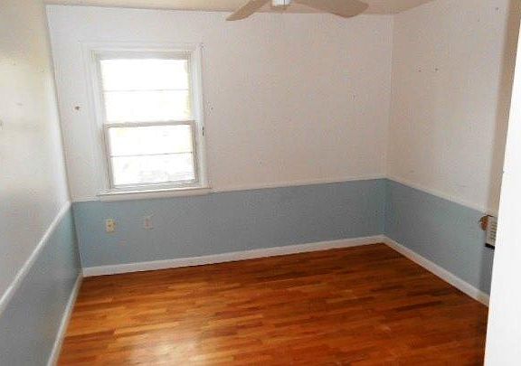 5th image of 242 Elmhurst Ave