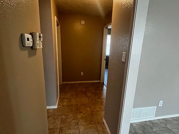 2nd image of 4648 Erskine St