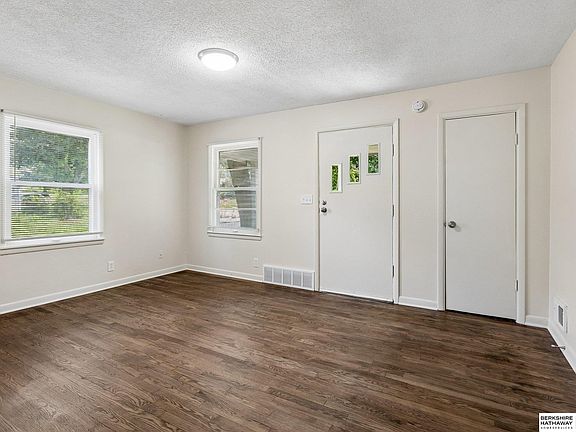3rd image of 5724 Fontenelle Blvd