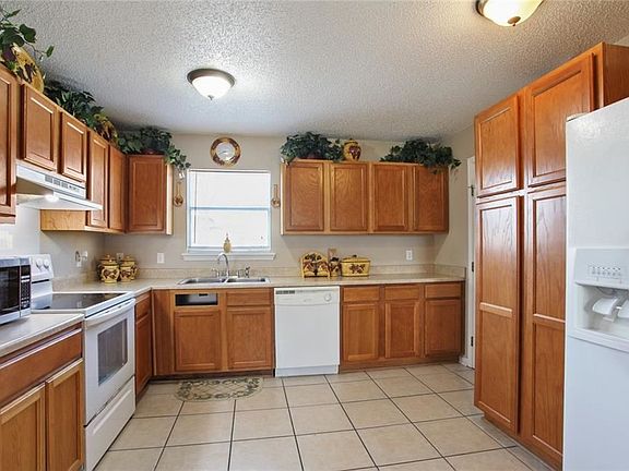 3rd image of 406 Incarnate Word Dr