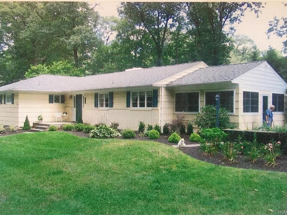 1st image of 135 Dogwood Ln