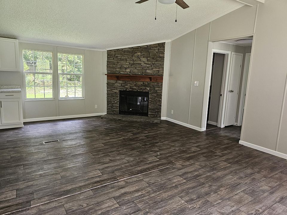 2nd image of 404 Short St