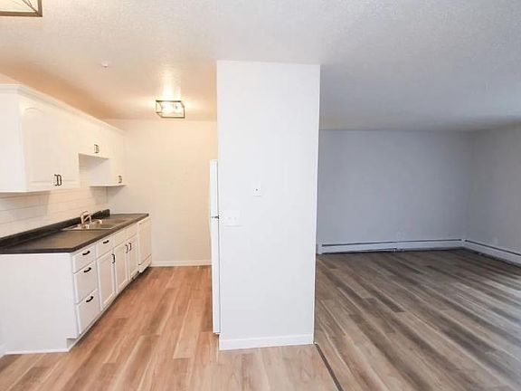 4th image of 308 S Lewis Ave #6