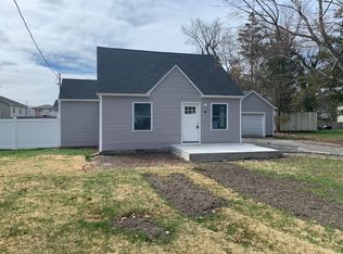 88 Manor Dr, Shirley, NY 11967