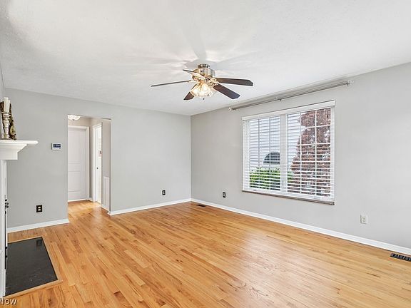 5th image of 2244 Winfield Ave