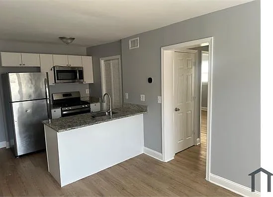 2 bed, $1,695 — Photo 2